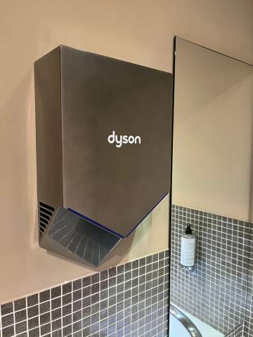 Pose d'un sèche-main Dyson Air Blade au Grand Hôtel Français à Bordeaux