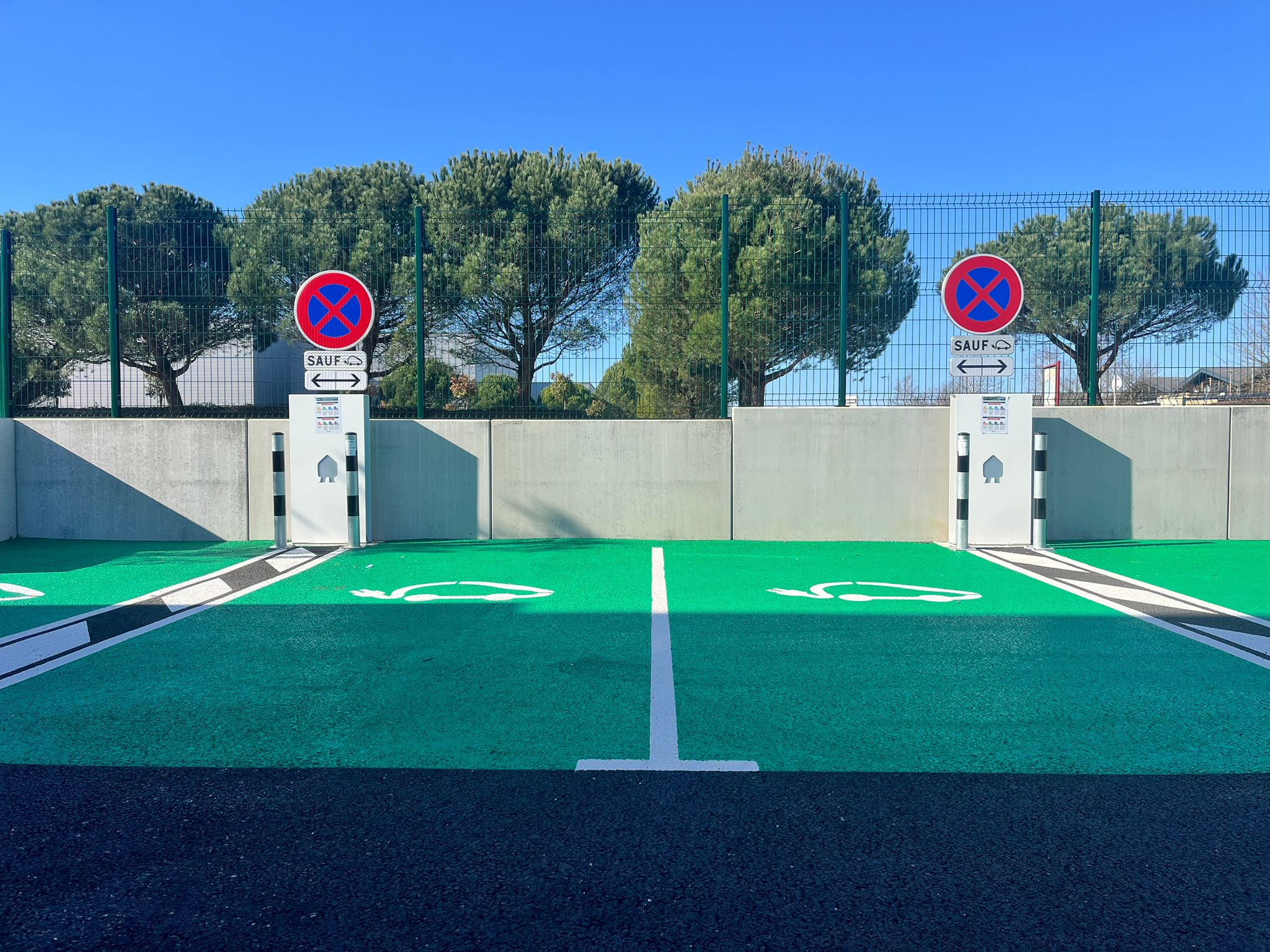 Installation de bornes IRVE 22 kW Smappee EV Base au Kyriad de Limoges