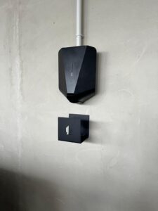 Pose d’une borne de recharge IRVE 7 kW EASEE ONE à Mérignac : votre solution clé en main avec SAS Nicolas Folliot